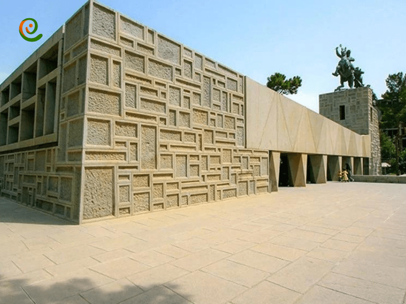 درباره معماری آرامگاه نادر شاه افشار در دکوول بخوانید.